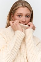 Kleid mit Zopfmuster